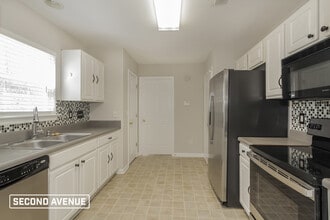 4025 Cindy Woods Ln in Charlotte, NC - Foto de edificio - Building Photo