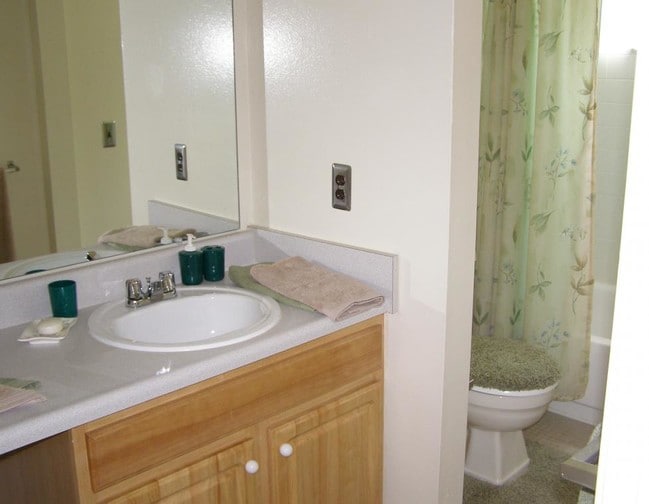 Sterling Knolls in Sterling Heights, MI - Building Photo - Building Photo