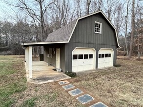 6811 Oakdale Rd in Liberty, NC - Building Photo - Building Photo