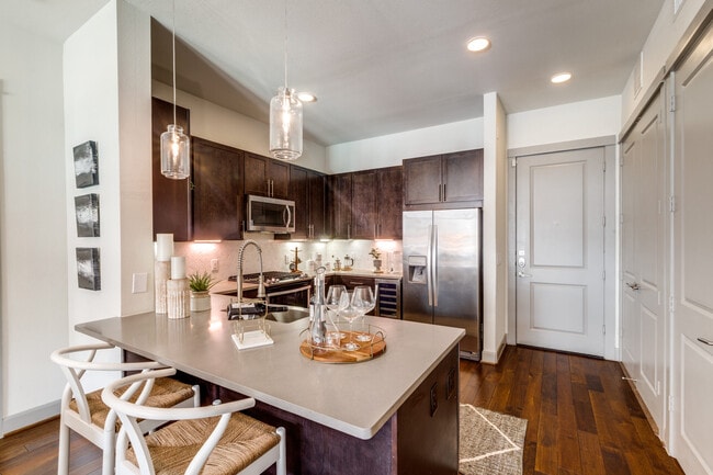 property at 5195 Hidalgo St