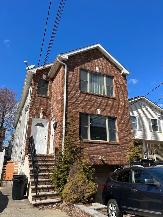 241 Pine St Rentals in Jersey City, NJ