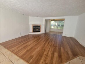 4642 Roberts Rd in Land O Lakes, FL - Foto de edificio - Building Photo