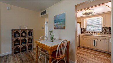 5020 Brittany Dr S in St. Petersburg, FL - Building Photo - Building Photo