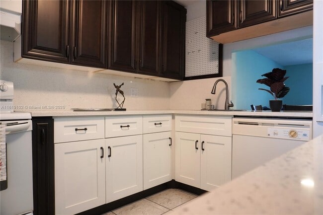4140 NW 44th Ave in Lauderdale Lakes, FL - Building Photo - Building Photo