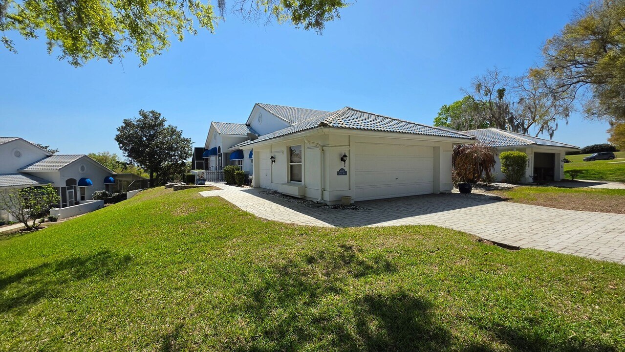 6048 Topsail Rd in Lady Lake, FL - Building Photo