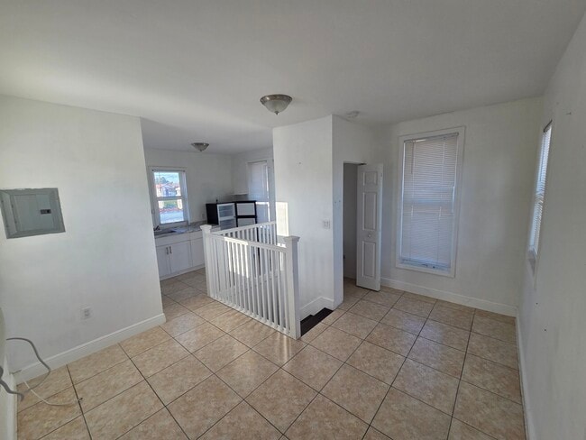 1122 SW 17th Ave, Unit #3 in Miami, FL - Foto de edificio - Building Photo