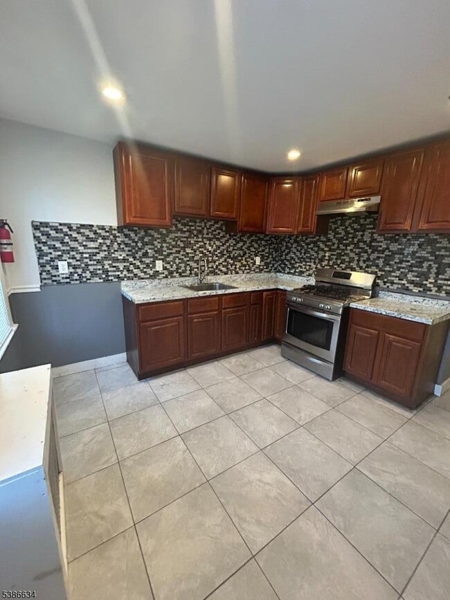 182 Seymour Ave in Newark, NJ - Building Photo - Building Photo