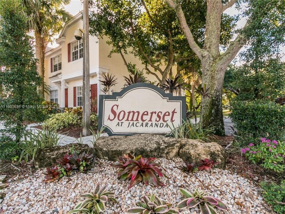 145 SW 96th Terrace in Plantation, FL - Building Photo