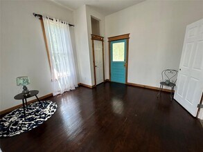 1009 Kimbro St in Taylor, TX - Building Photo - Building Photo