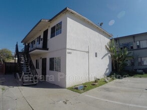 1083 E 7th St in Long Beach, CA - Building Photo - Building Photo