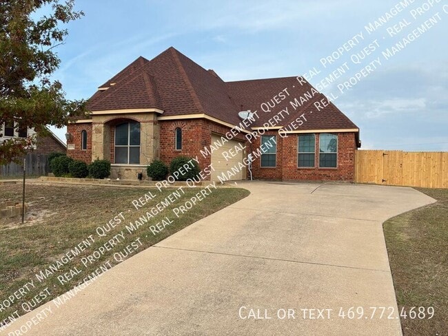 1038 Greenbriar Tr in Cedar Hill, TX - Building Photo - Building Photo
