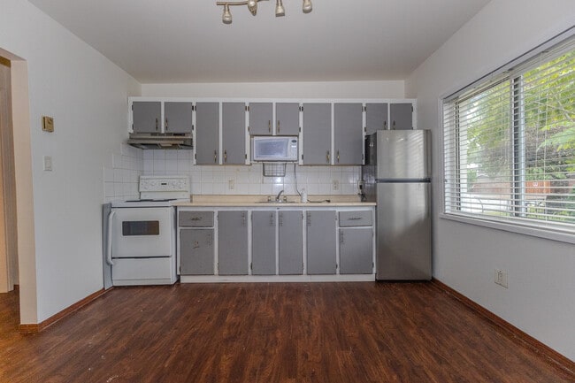 2294 McKenzie Rd in Abbotsford, BC - Building Photo - Building Photo