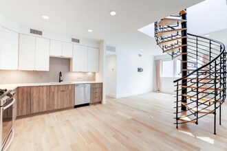 3514 13th St NW, Unit 9 in Washington, DC - Foto de edificio - Building Photo