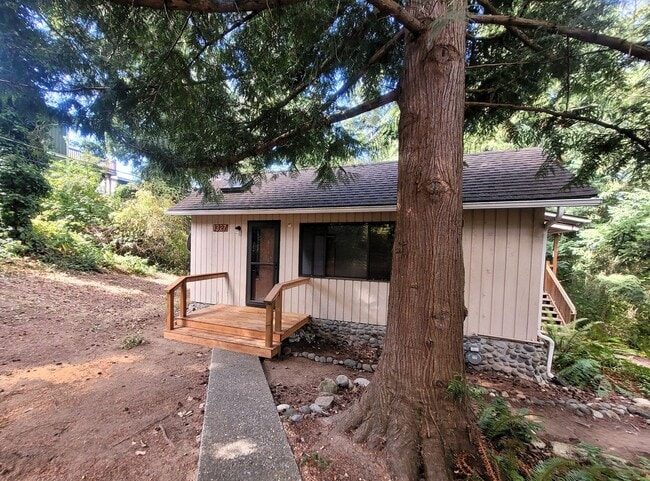 1327 Toledo St in Bellingham, WA - Building Photo - Building Photo