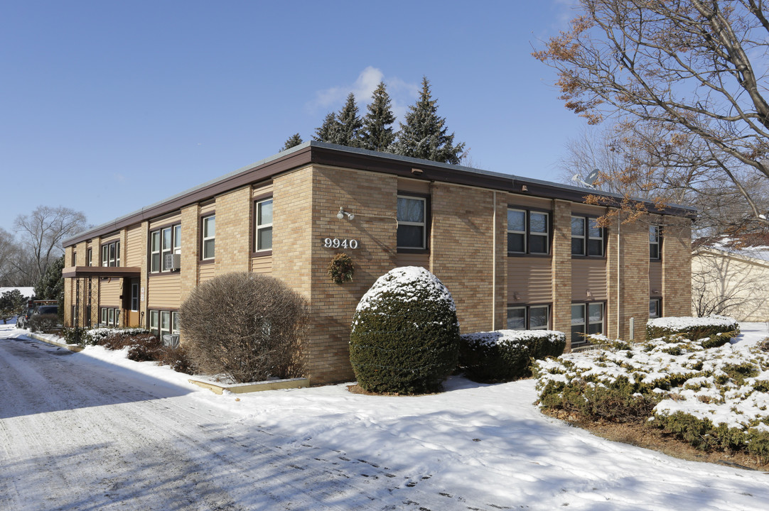 9940-9948 Penn Ave S in Bloomington, MN - Building Photo