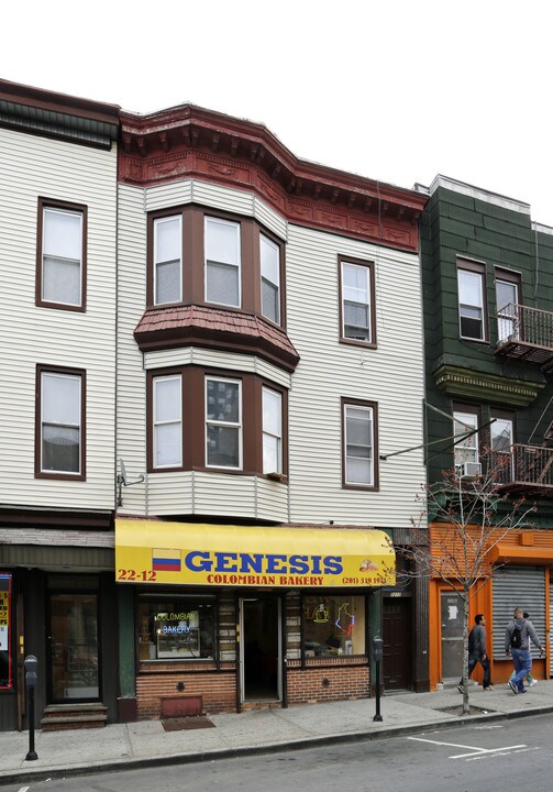 2212 Bergenline Ave in Union City, NJ - Building Photo