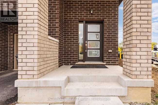 2 Queenpost Dr in Brampton, ON - Building Photo - Building Photo