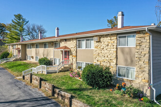 Continental Terrace Apartments in Cedar Rapids, IA - Foto de edificio - Building Photo