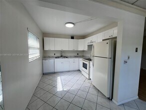 850 SW 133rd Ter, Unit 201B in Pembroke Pines, FL - Building Photo - Building Photo