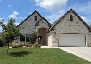 704 Darlington Dr in Fredericksburg, TX - Building Photo