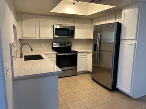 9990 N Scottsdale Rd, Unit 2037 in Paradise Valley, AZ - Building Photo - Building Photo