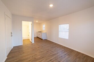 611 Rochambeau St in San Antonio, TX - Building Photo - Building Photo