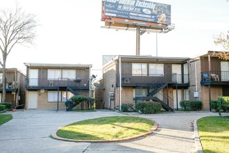 Skylane Downtown in Houston, TX - Building Photo - Building Photo