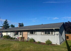 12090 Country Ln in Burlington, WA - Building Photo