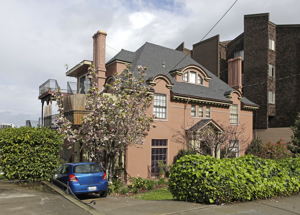 Chateau Lyon in Oakland, CA - Foto de edificio