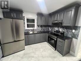 21 Towpath Street in Thorold, ON - Building Photo