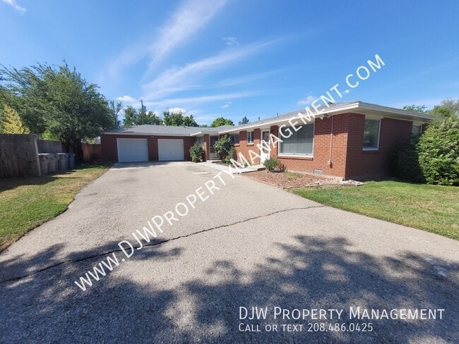 property at 1211 W Martin St