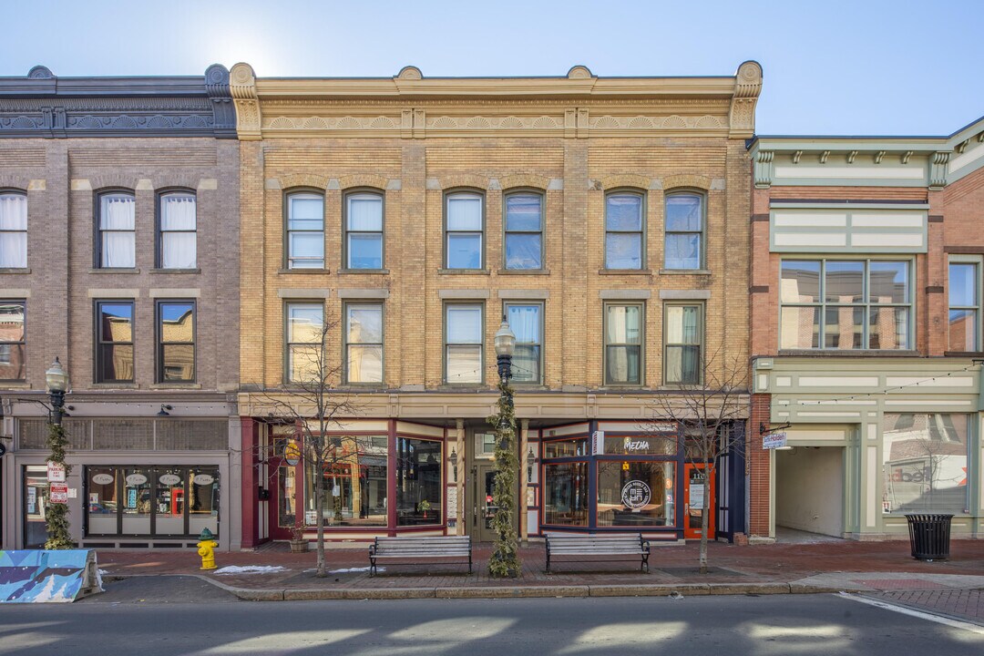 118 Washington St-Unit -203 in Norwalk, CT - Building Photo