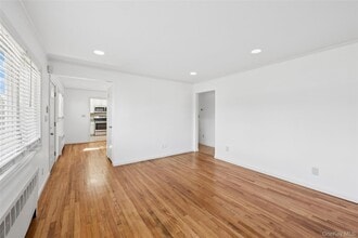 31 Evelyn Ln in Syosset, NY - Building Photo - Building Photo