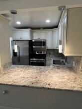 19156 Avenue of the Oaks, Unit B in Santa Clarita, CA - Building Photo - Building Photo