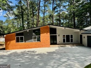 2071 Deborah Dr NE in Atlanta, GA - Building Photo - Building Photo