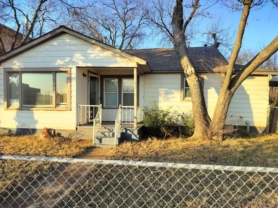 1117 E Main St in Edmond, OK - Building Photo