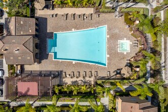 10536 Calle Tamarindo in San Diego, CA - Building Photo - Building Photo