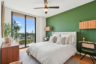 Metro Parc in Hialeah, FL - Foto de edificio - Building Photo