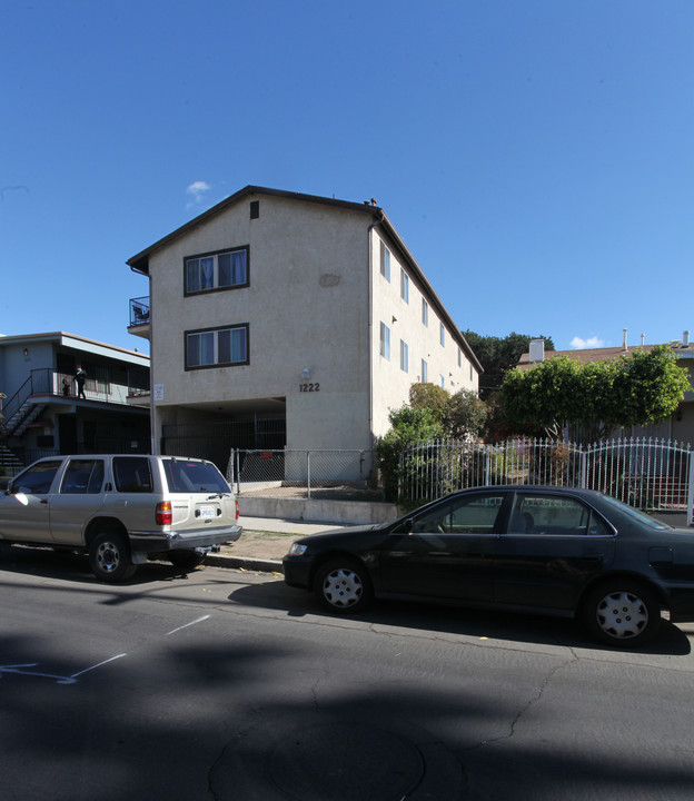 1222 N Commonwealth Ave in Los Angeles, CA - Building Photo