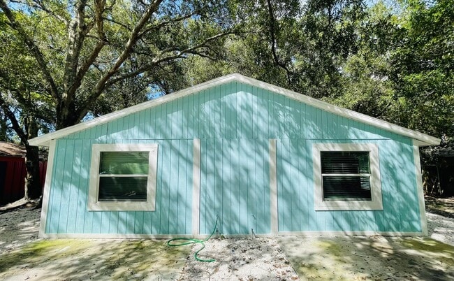 property at 1007 59th Ave Dr E
