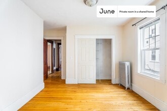 Private bedroom in 4 bed/1.5 bath Home in Boston, MA - Building Photo - Building Photo