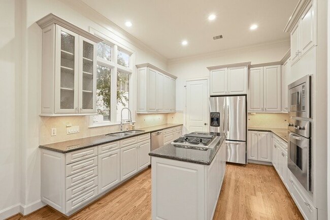 property at 521 Lovett Blvd