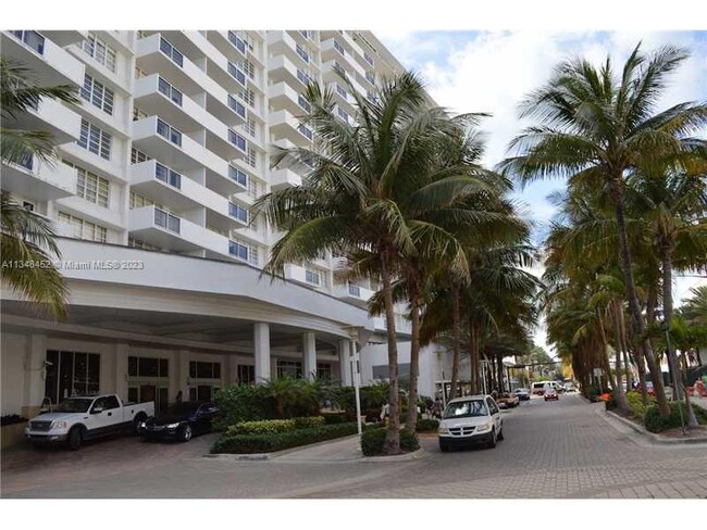 334 Lincoln Rd in Miami Beach, FL - Building Photo - Building Photo