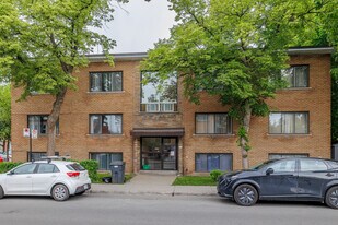 445 Fleury Rue O in Montréal, QC - Building Photo