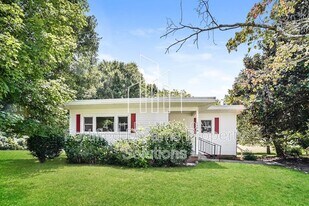 100 E Moffitt Ave in Liberty, NC - Building Photo