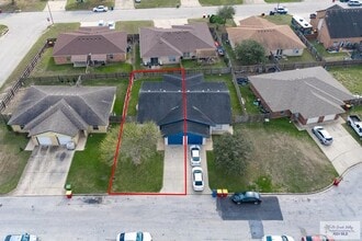 1307 Lily Ln in Brownsville, TX - Foto de edificio - Building Photo