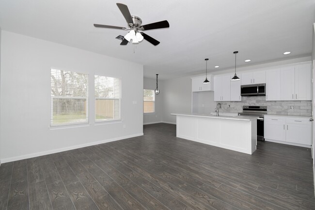 4719 19th St in Bacliff, TX - Building Photo - Building Photo