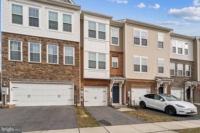 property at 2706 Wessex Cir