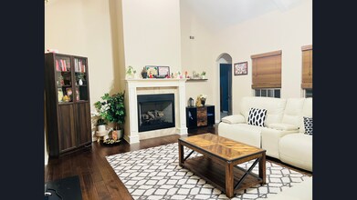 402 SW Arch St in Bentonville, AR - Building Photo - Building Photo