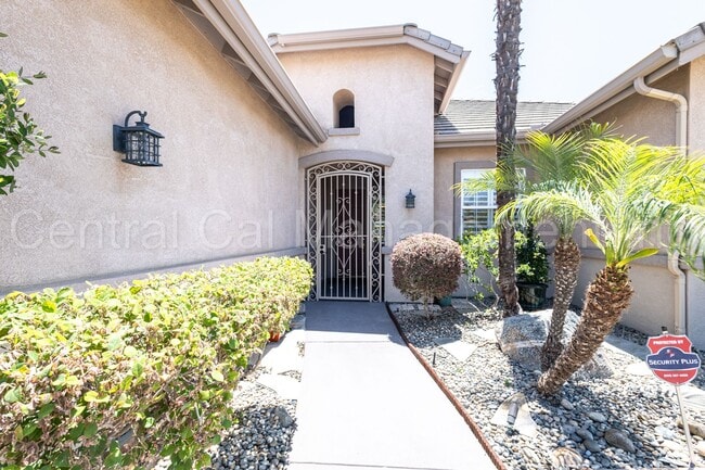 10023 Rosebud Ave in Bakersfield, CA - Building Photo - Building Photo